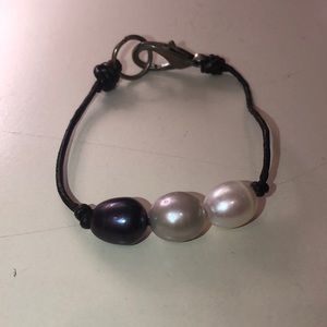 THREE PEARL BRACELET